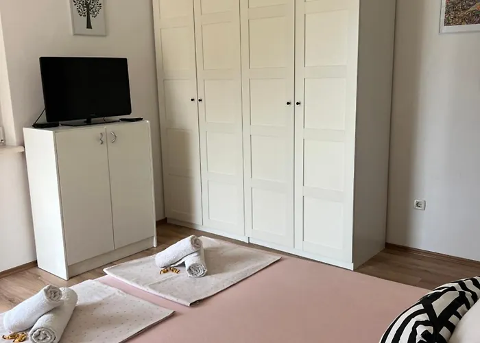 아파트먼트 & 룸 아스트리드  3*